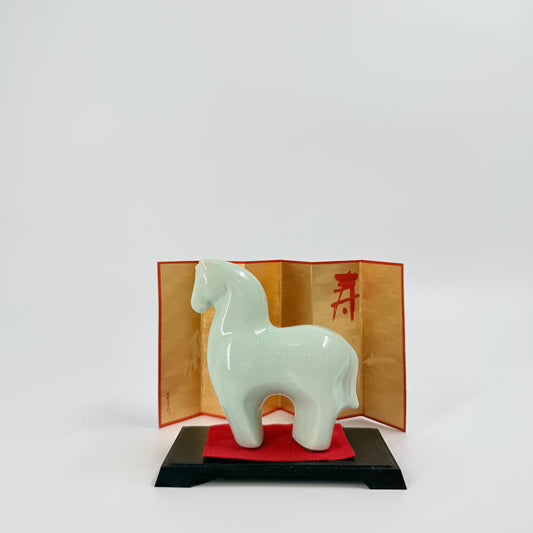 Japanese Zodiac Horse Statue (Uma no Okimono) – Minimalist Ceramic Ornament | 午の置物