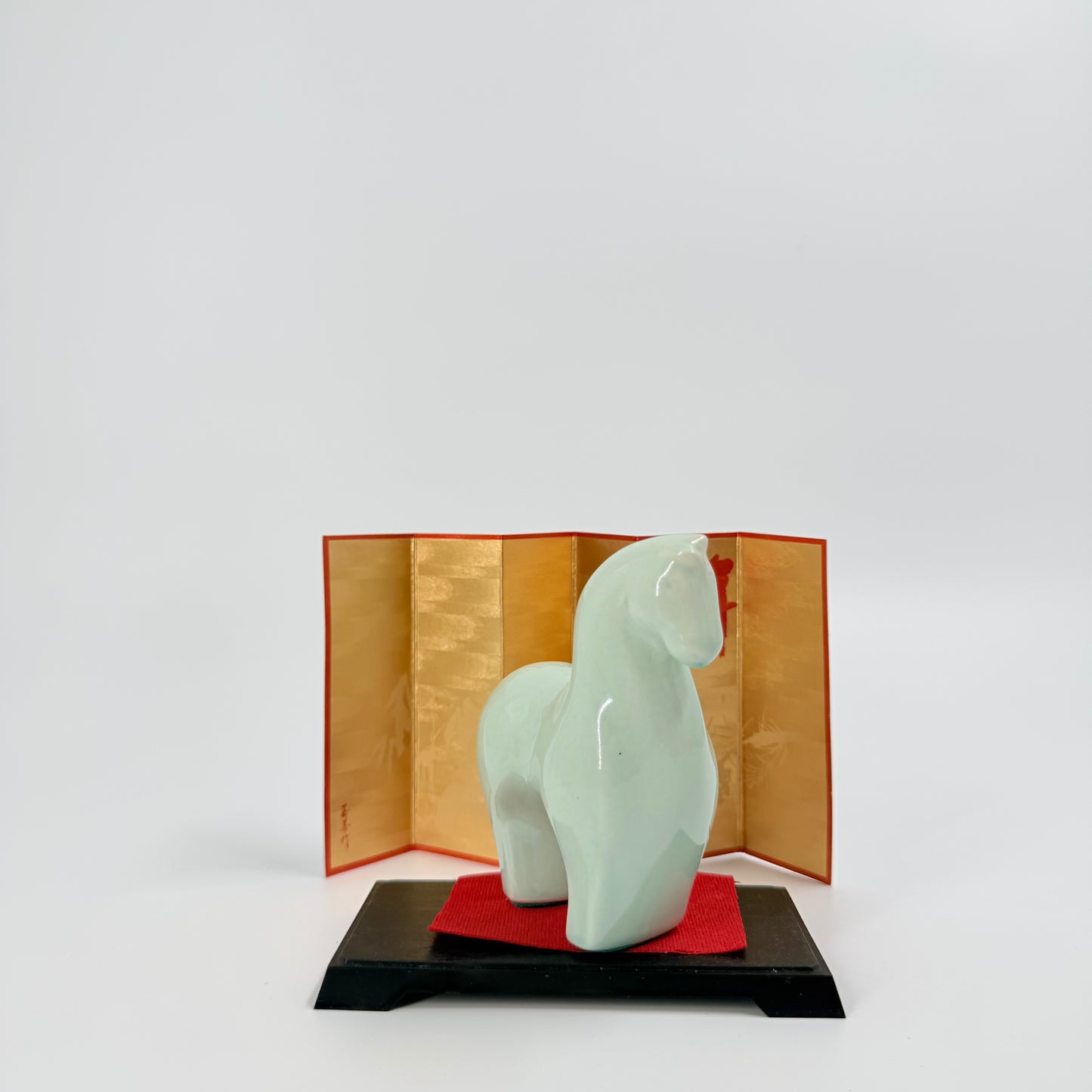 Japanese Zodiac Horse Statue (Uma no Okimono) – Minimalist Ceramic Ornament | 午の置物