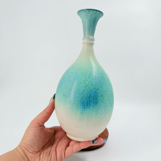 Japanese Ceramic Vase – “Midori Yuki” Glaze Gradient Decorative Vase | 緑雪花瓶