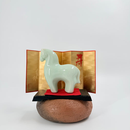 Japanese Zodiac Horse Statue (Uma no Okimono) – Minimalist Ceramic Ornament | 午の置物