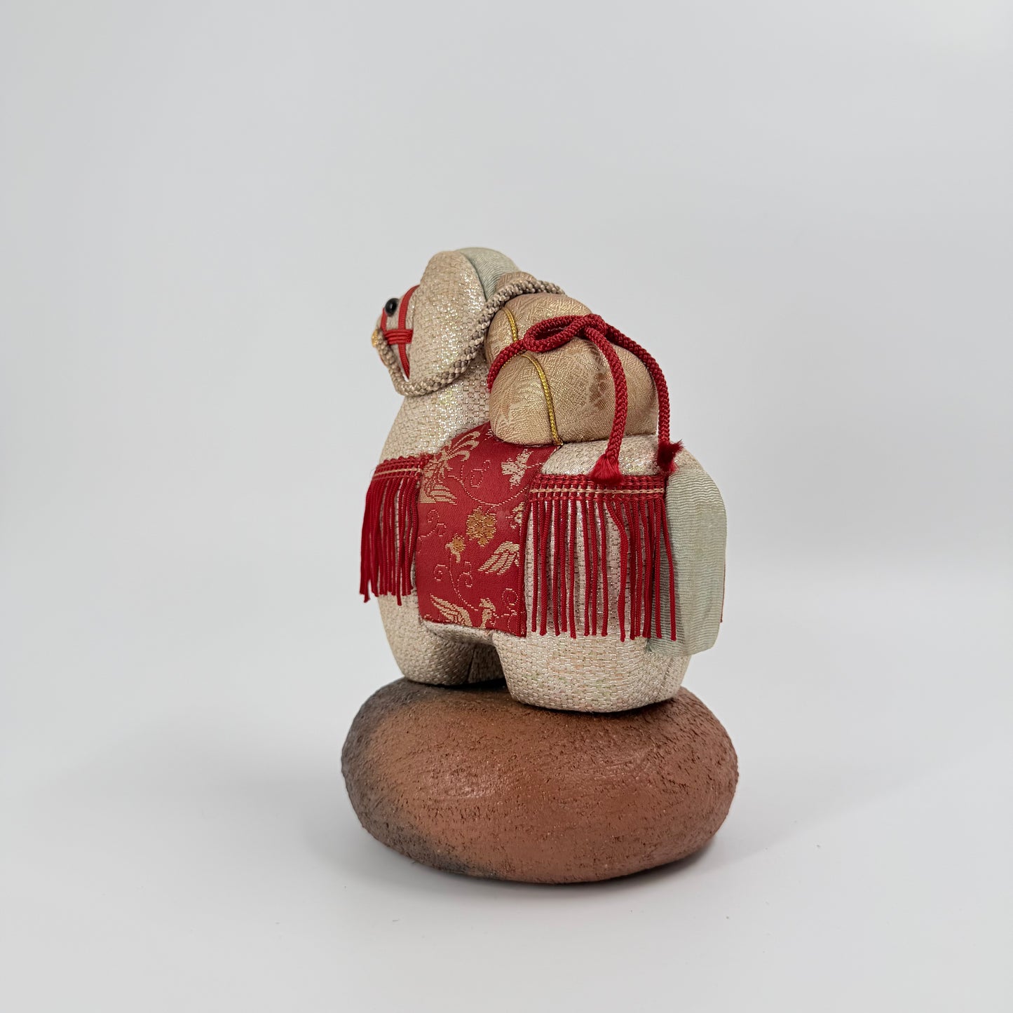Japanese Kimekomi Horse Statue – 2026 Zodiac Uma Fabric Art Ornament | 木目込み馬飾り