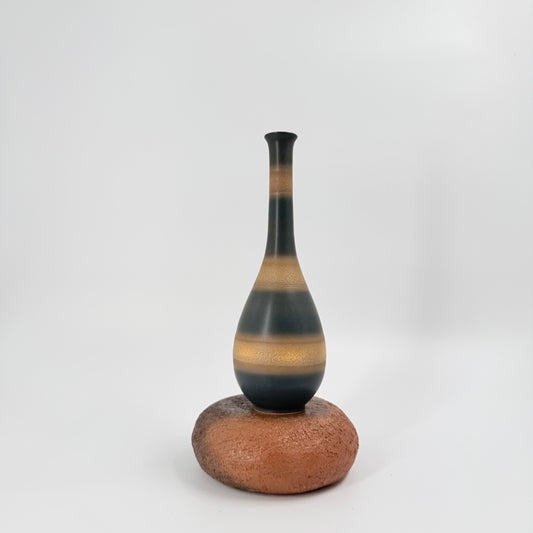 Japanese Ceramic Vase – “Kuro Kin” Glaze Minimalist Decorative Vase | 黒金花瓶