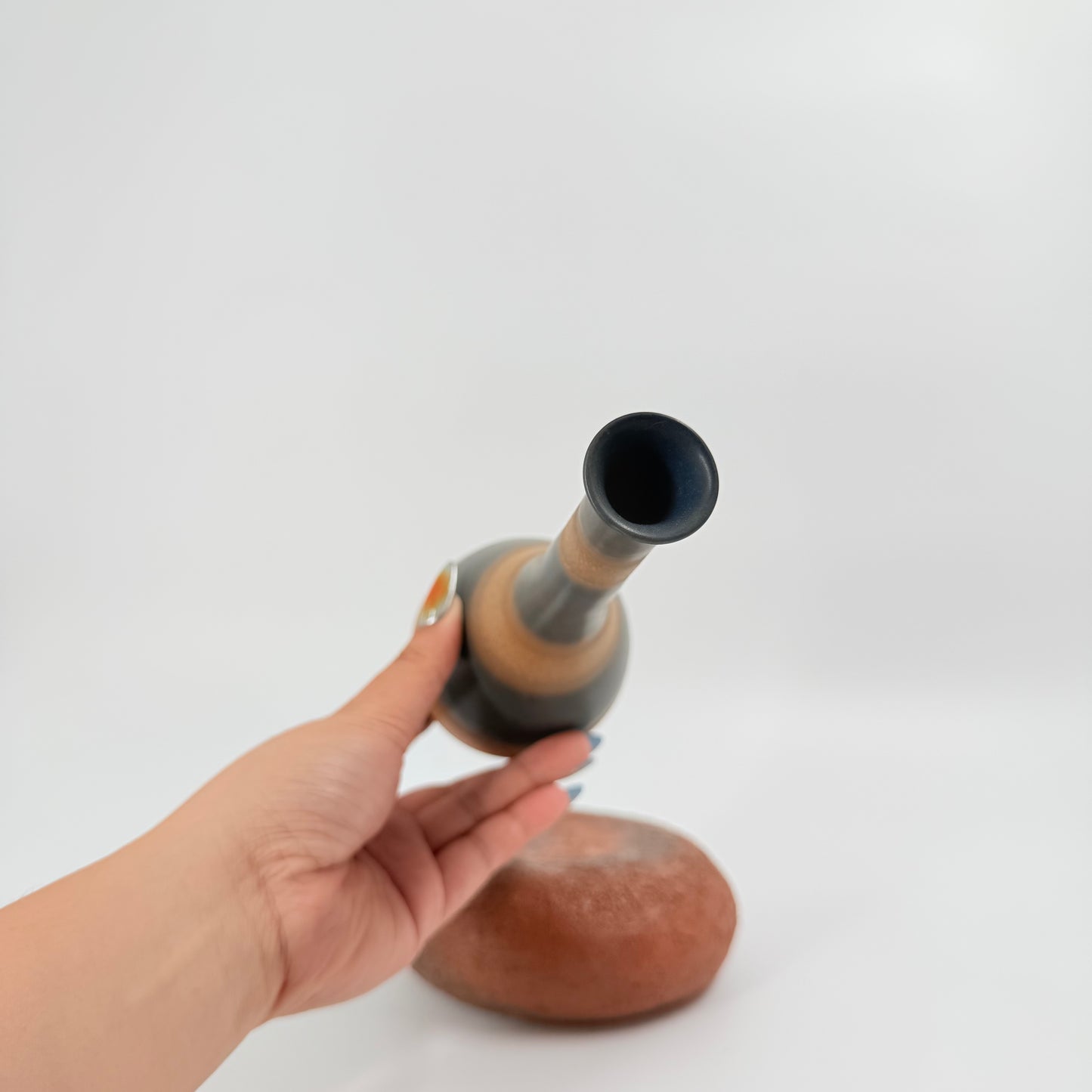 Japanese Ceramic Vase – “Kuro Kin” Glaze Minimalist Decorative Vase | 黒金花瓶
