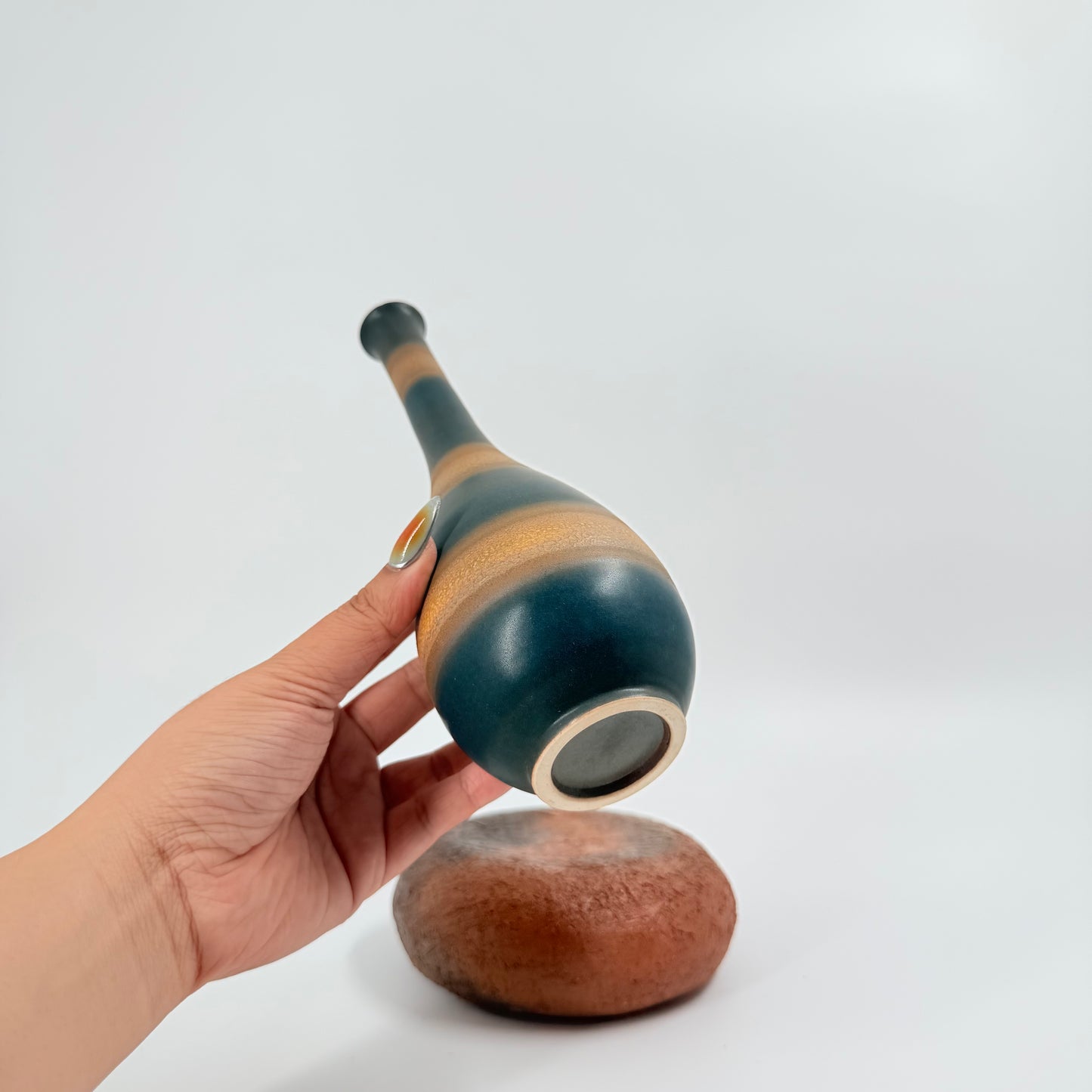 Japanese Ceramic Vase – “Kuro Kin” Glaze Minimalist Decorative Vase | 黒金花瓶