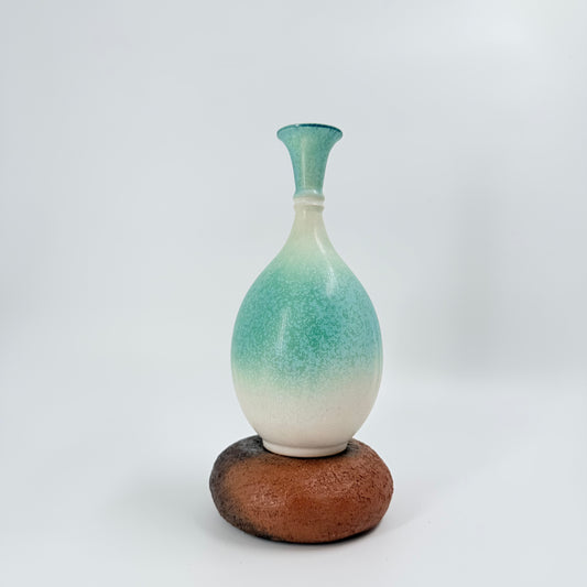 Japanese Ceramic Vase – “Midori Yuki” Glaze Gradient Decorative Vase | 緑雪花瓶