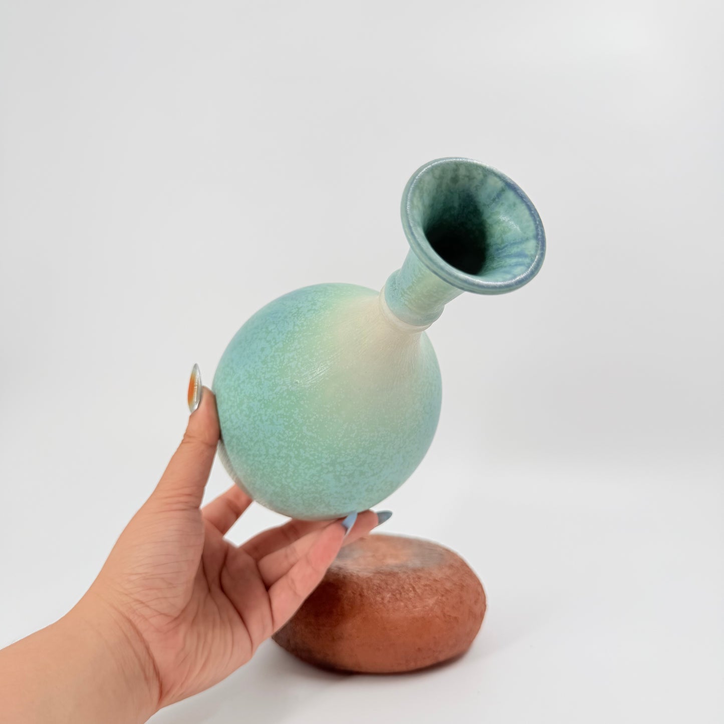 Japanese Ceramic Vase – “Midori Yuki” Glaze Gradient Decorative Vase | 緑雪花瓶